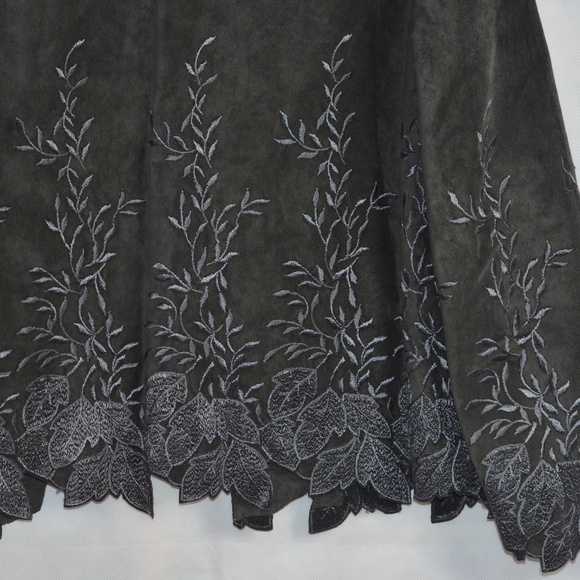 Tall Ladies Embroidered Green Suede Skirt Suit SZ 10 Denard's Ltd - Picture 1 of 11